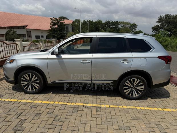Mitsubishi Outlander 2.4 PHEV AWD 2019 Silver