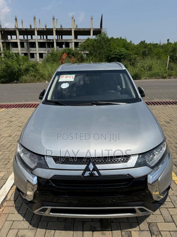 Mitsubishi Outlander 2.4 PHEV AWD 2019 Silver