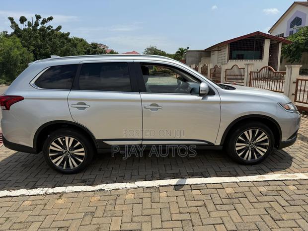 Mitsubishi Outlander 2.4 PHEV AWD 2019 Silver
