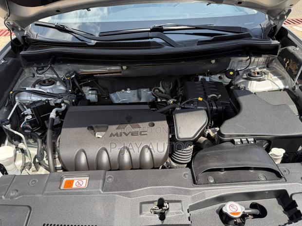 Mitsubishi Outlander 2.4 PHEV AWD 2019 Silver