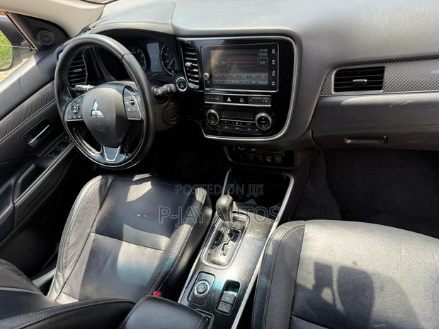 Mitsubishi Outlander 2.4 PHEV AWD 2019 Silver