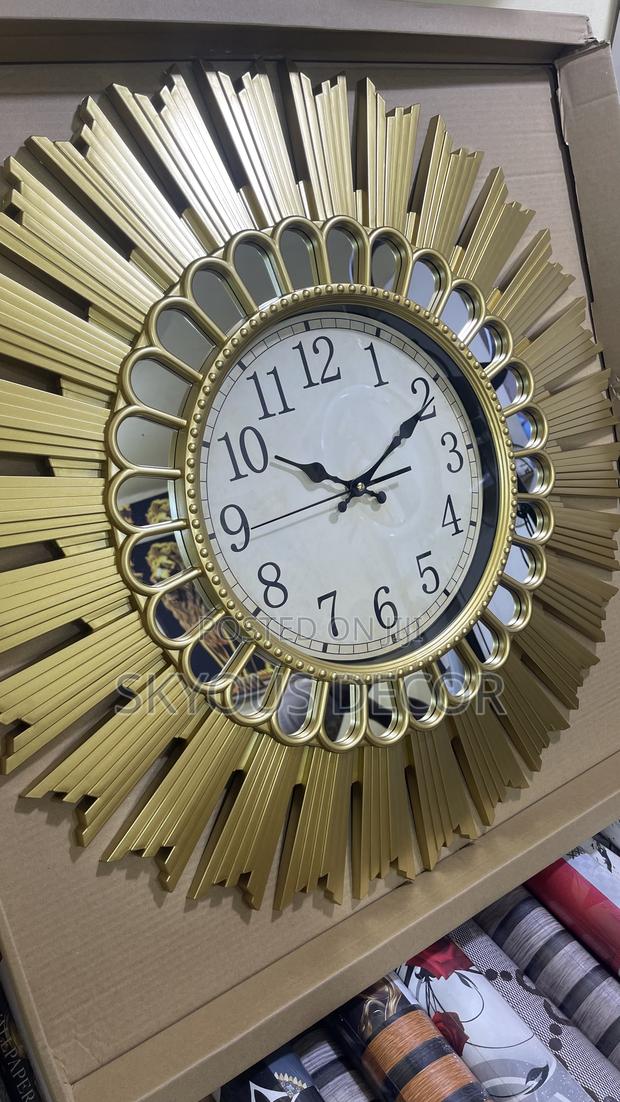 Golden Asthetic Wall Clock · Photo 2
