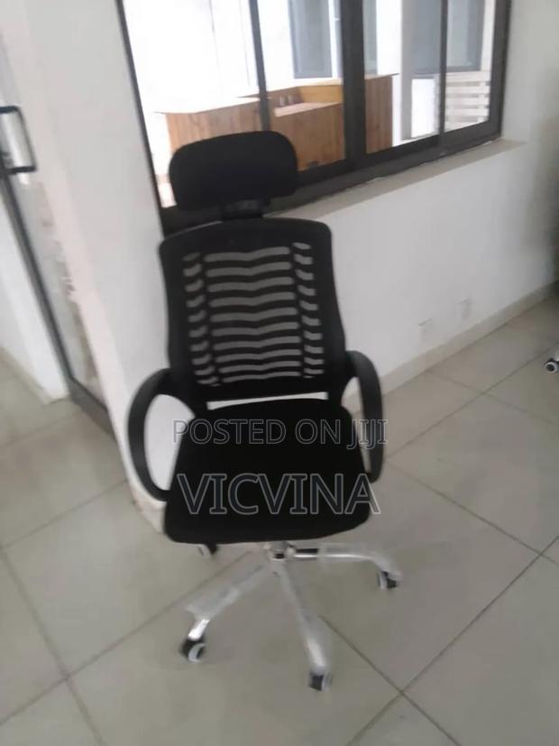 Swivel Office Chair photo 4