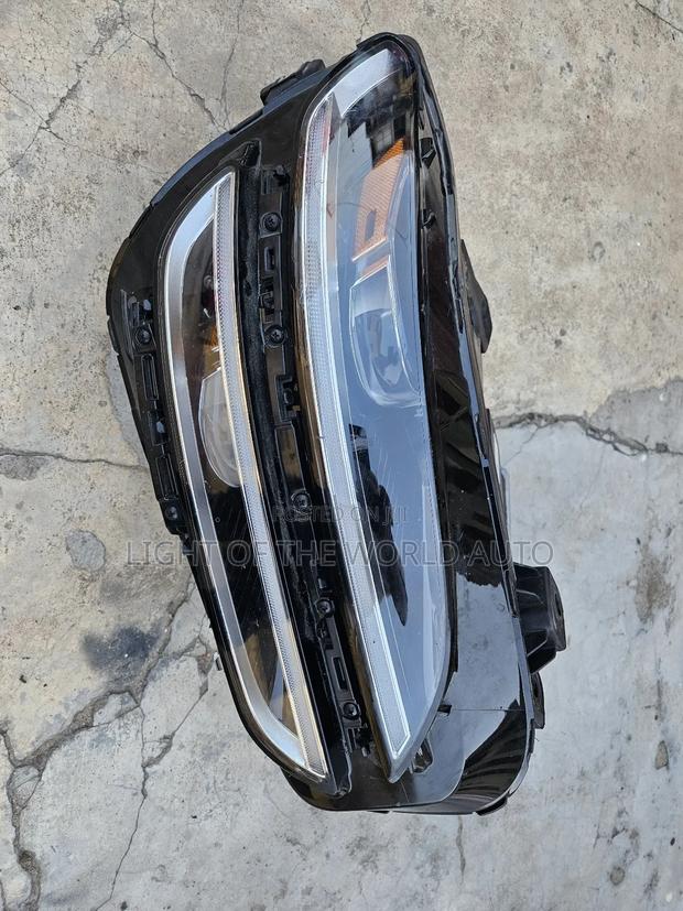 Genesis Gv70 Headlight Right Side, With Chargers