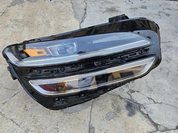 Genesis Gv70 Headlight Right Side, With Chargers