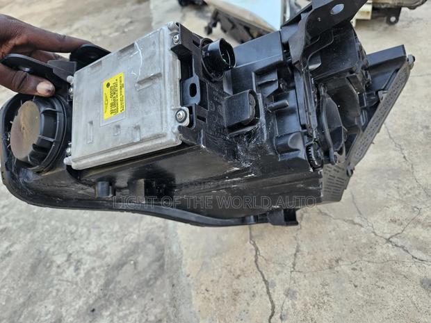 Genesis Gv70 Headlight Right Side, With Chargers