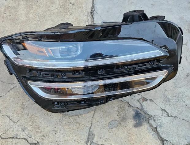 Genesis Gv70 Headlight Right Side, With Chargers