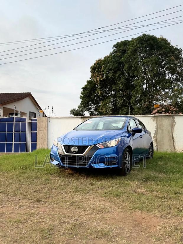 Nissan Versa SV 2022 Blue