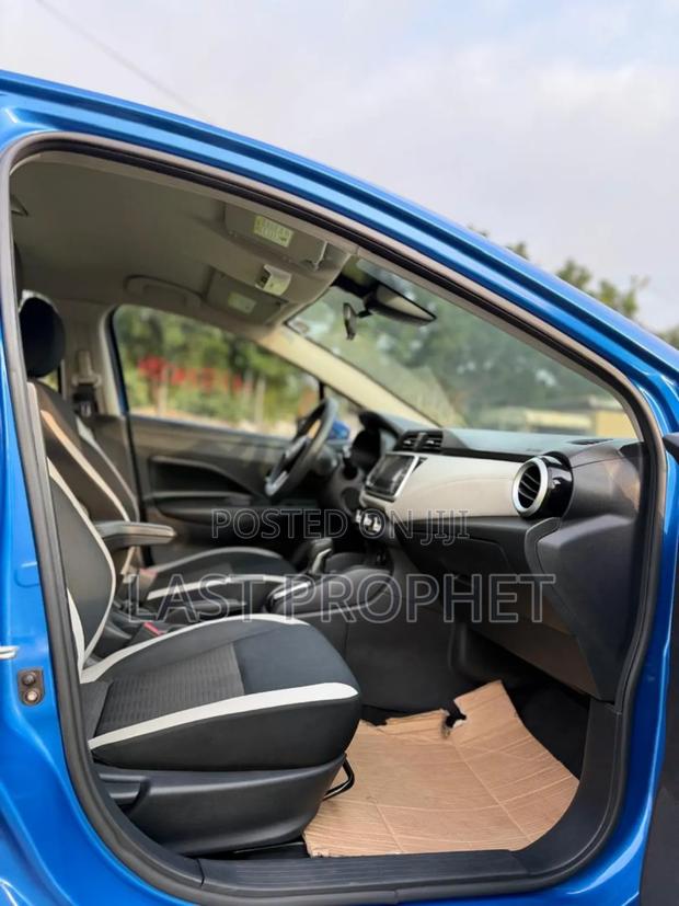 Nissan Versa SV 2022 Blue photo 2