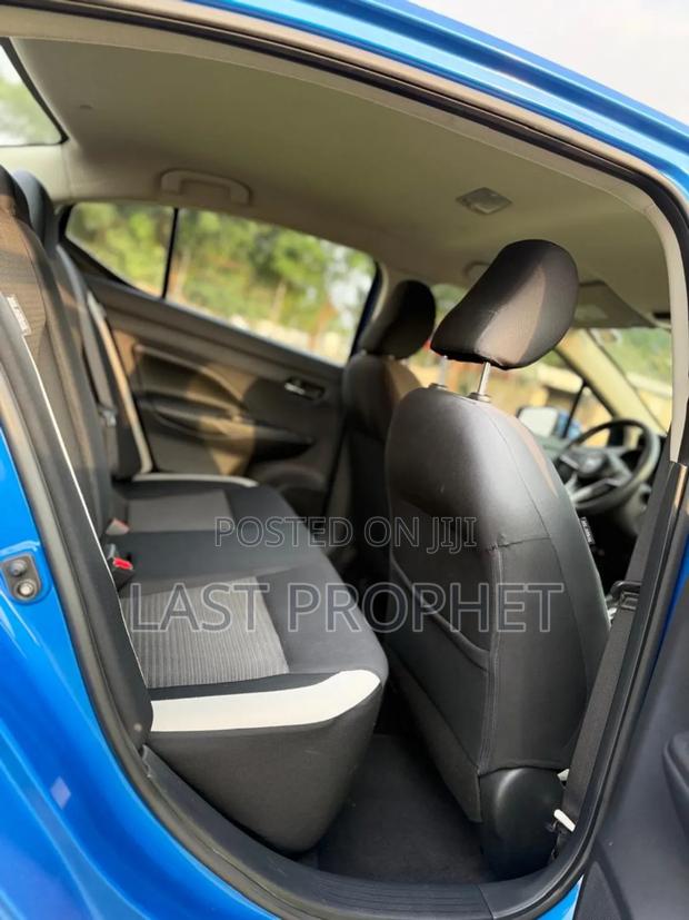 Nissan Versa SV 2022 Blue photo 3