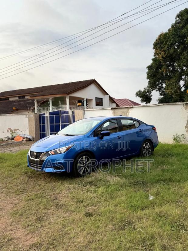 Nissan Versa SV 2022 Blue photo 4
