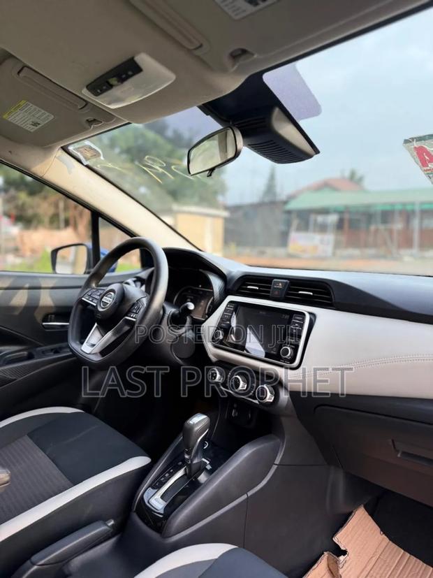 Nissan Versa SV 2022 Blue photo 5