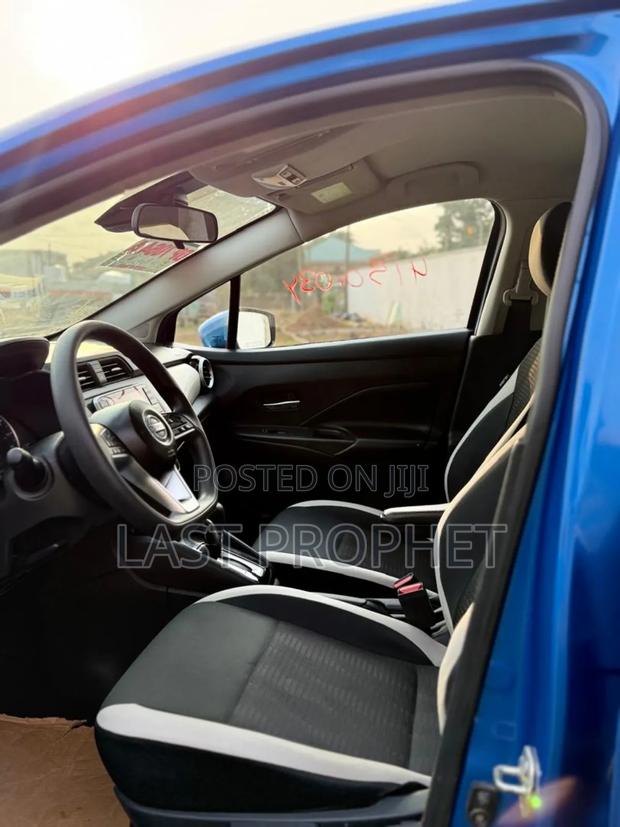 Nissan Versa SV 2022 Blue photo 6