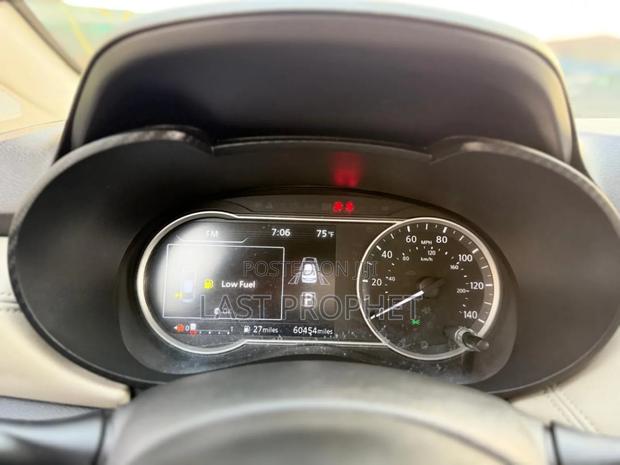 Nissan Versa SV 2022 Blue photo 10
