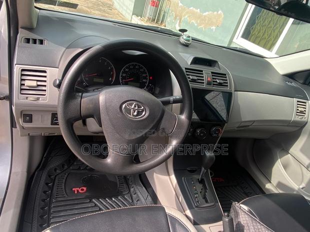 Toyota Corolla LE 4dr Sedan (1.8L 4cyl 4A) 2013 Silver