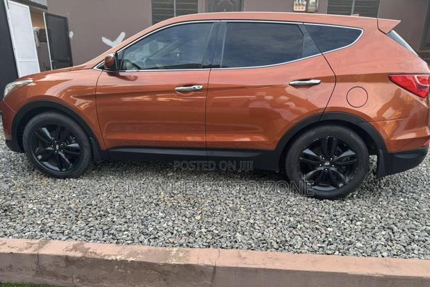 Hyundai Santa Fe 2013 Red photo 6