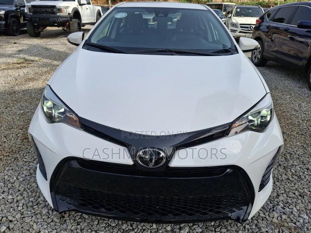 Toyota Corolla LE 4dr Sedan (1.8L 4cyl CVT) 2017 White