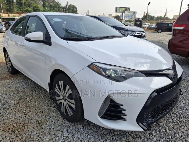 Toyota Corolla LE 4dr Sedan (1.8L 4cyl CVT) 2017 White