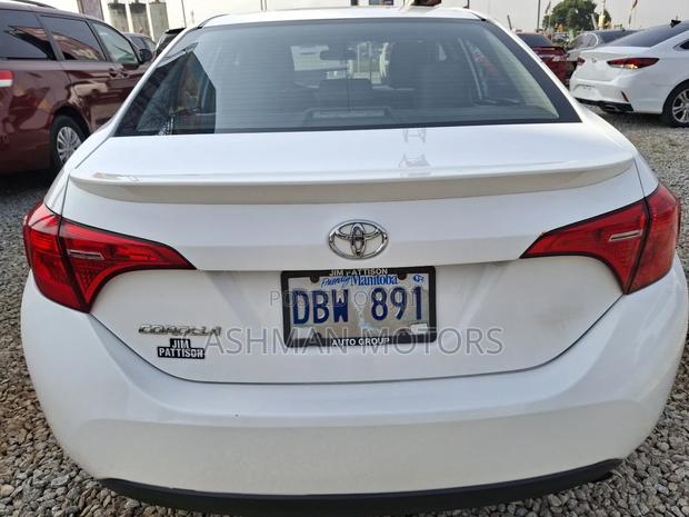 Toyota Corolla LE 4dr Sedan (1.8L 4cyl CVT) 2017 White