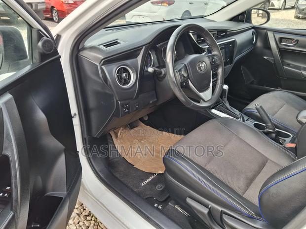 Toyota Corolla LE 4dr Sedan (1.8L 4cyl CVT) 2017 White