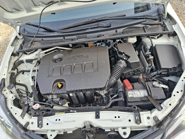 Toyota Corolla LE 4dr Sedan (1.8L 4cyl CVT) 2017 White