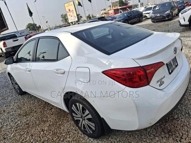 Toyota Corolla LE 4dr Sedan (1.8L 4cyl CVT) 2017 White