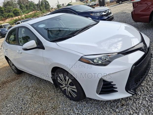 Toyota Corolla LE 4dr Sedan (1.8L 4cyl CVT) 2017 White