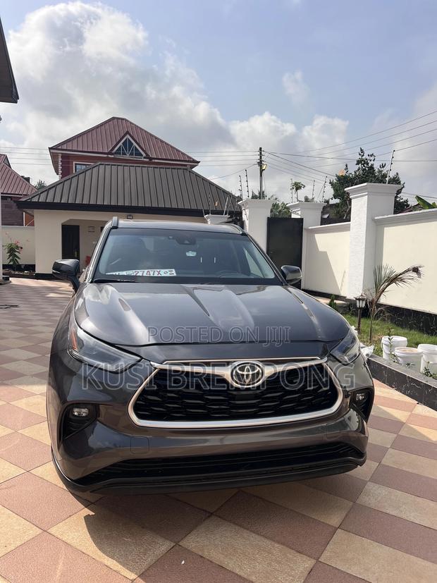 Toyota Highlander XLE 2021 Gray