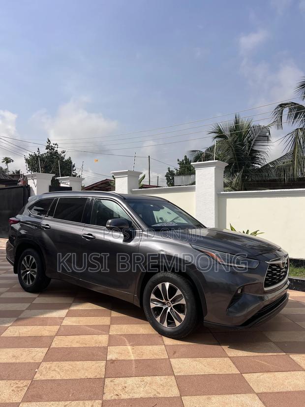 Toyota Highlander XLE 2021 Gray