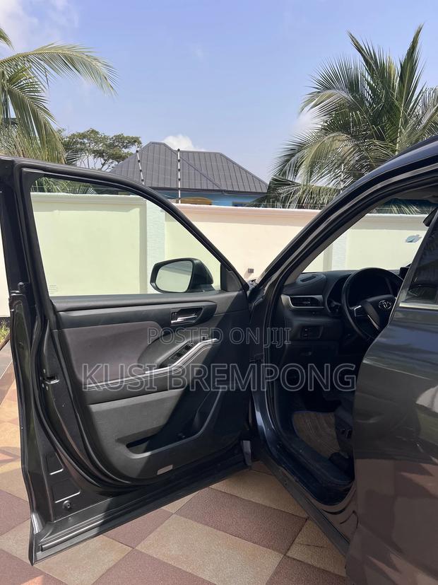 Toyota Highlander XLE 2021 Gray