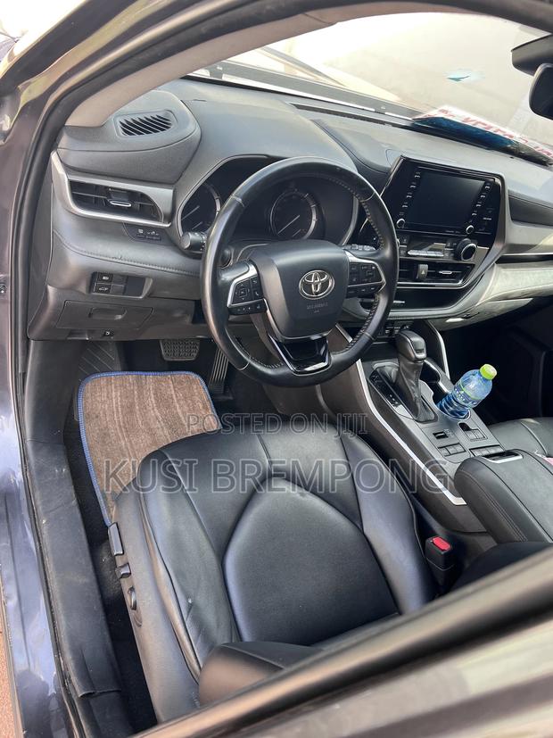 Toyota Highlander XLE 2021 Gray