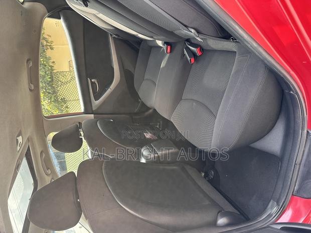 Hyundai Elantra SE Sedan FWD (1.8L 4cyl 6M) 2016 Red