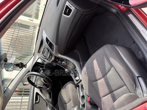 Hyundai Elantra SE Sedan FWD (1.8L 4cyl 6M) 2016 Red