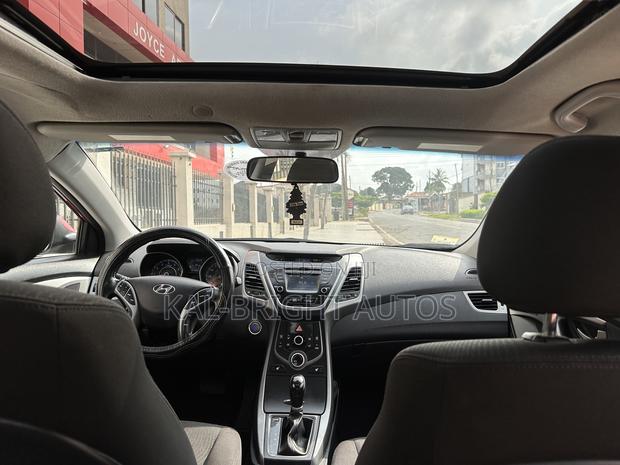 Hyundai Elantra SE Sedan FWD (1.8L 4cyl 6M) 2016 Red