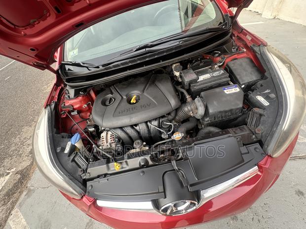 Hyundai Elantra SE Sedan FWD (1.8L 4cyl 6M) 2016 Red