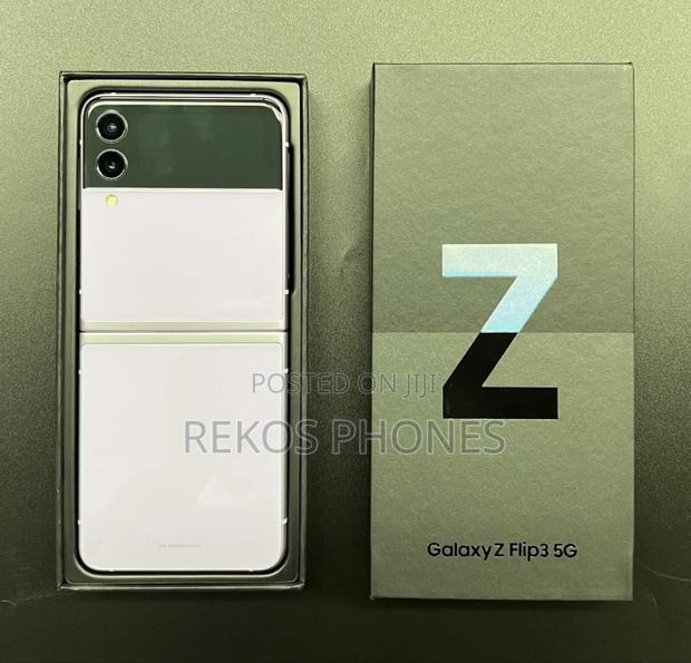 New Samsung Galaxy Z Flip 3 128 GB photo 2