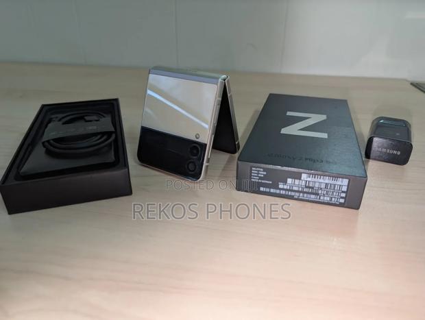 New Samsung Galaxy Z Flip 3 128 GB photo 5