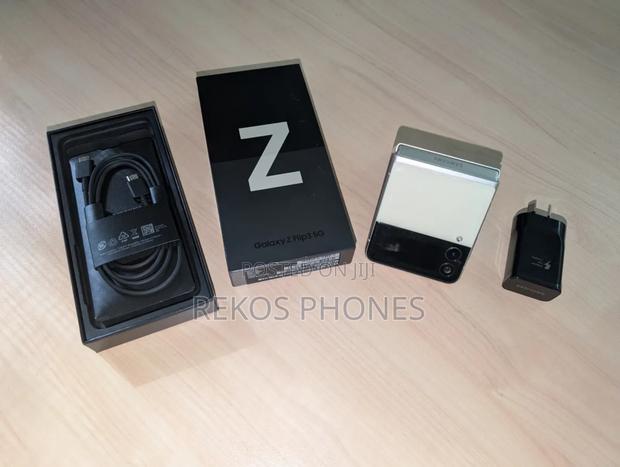 New Samsung Galaxy Z Flip 3 128 GB photo 6