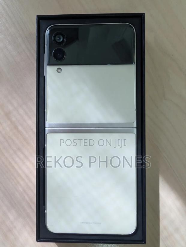New Samsung Galaxy Z Flip 3 128 GB photo 8