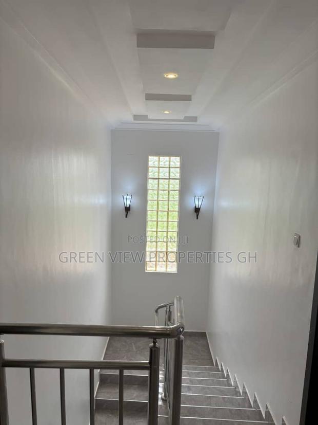 5bdrm Duplex in Kwabenya for rent photo 6