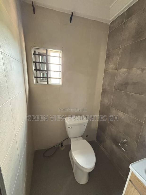 5bdrm Duplex in Kwabenya for rent photo 14