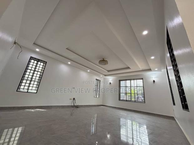 5bdrm Duplex in Kwabenya for rent photo 7