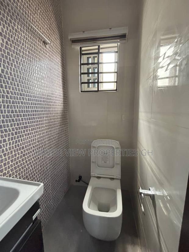 5bdrm Duplex in Kwabenya for rent photo 5