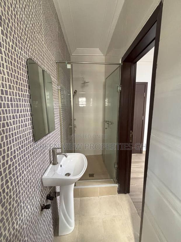 5bdrm Duplex in Kwabenya for rent photo 4