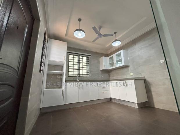 5bdrm Duplex in Kwabenya for rent photo 9