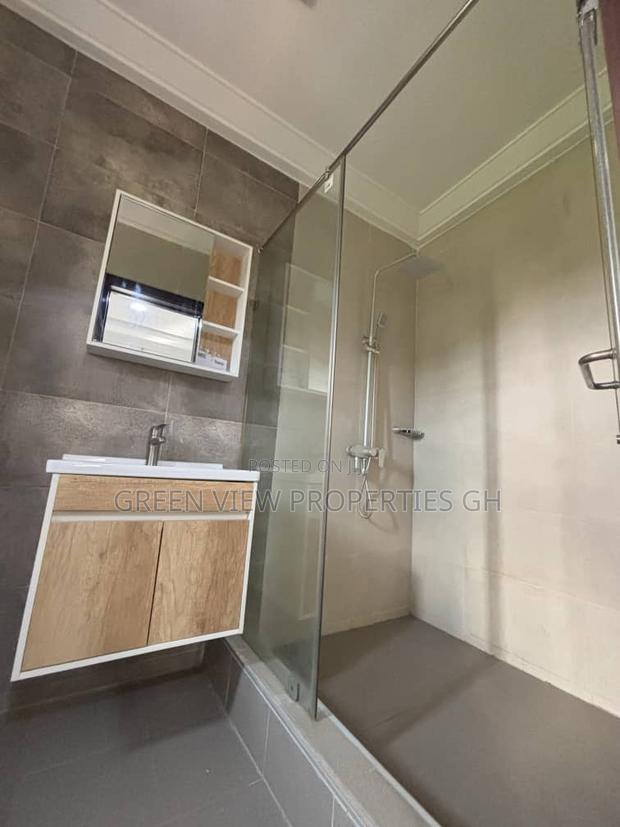 5bdrm Duplex in Kwabenya for rent photo 15