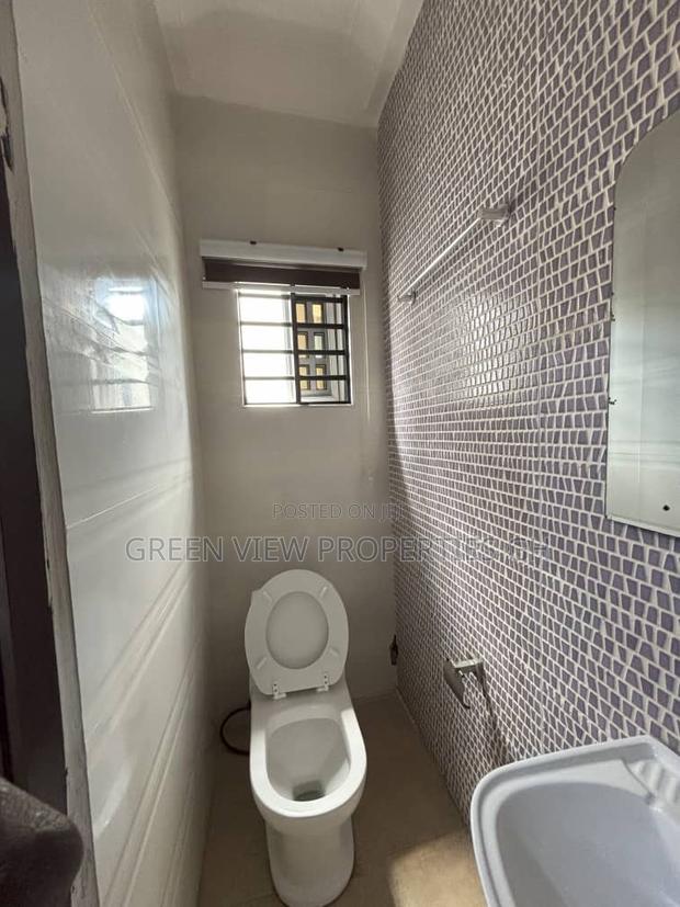 5bdrm Duplex in Kwabenya for rent photo 16