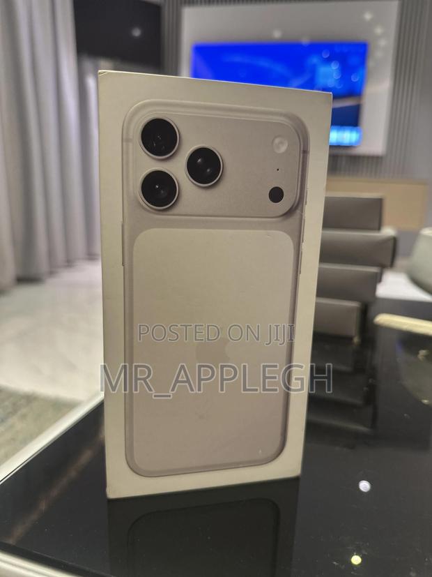 New Apple iPhone 17 Pro Max 256 GB Silver photo 2