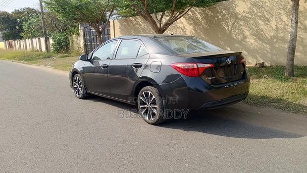 Toyota Corolla SE 4dr Sedan (1.8L 4cyl CVT) 2017 Black