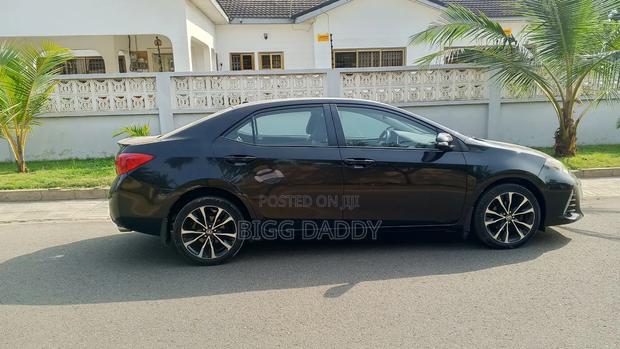 Toyota Corolla SE 4dr Sedan (1.8L 4cyl CVT) 2017 Black